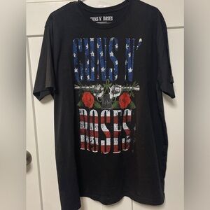 NWOT. Gins N’ Rises. Black short sleeved T-shirt. Size XXL.